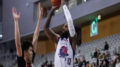 孙颖莎击败杜凯琹，历经三局激战晋级WTT重庆冠军赛八强